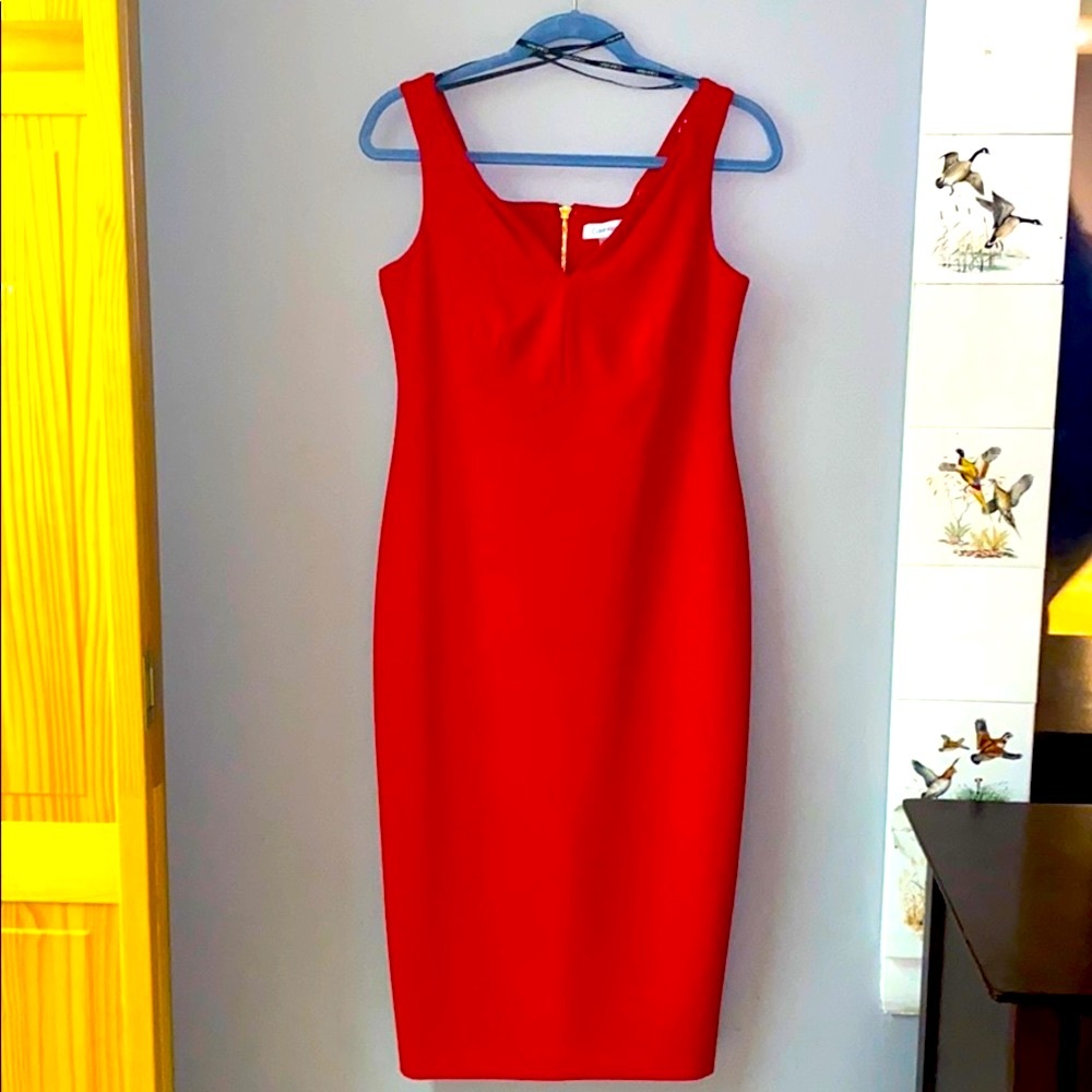 Off the shoulder Sexy Red Calvin Klein w. Gold Zip